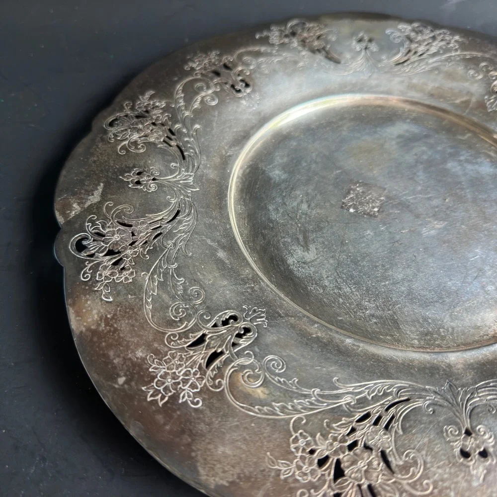 Vintage Wm Rogers Silverplate Pierced Floral Round Serving Tray Platter 12.25 in